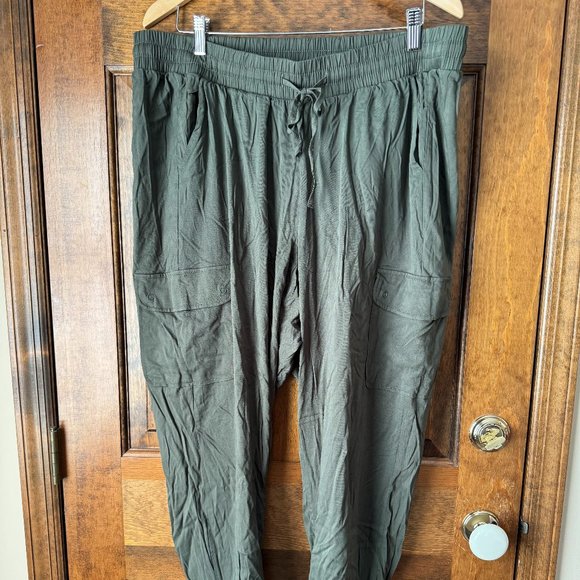 NWT Torrid Olive Cargo Pocket Jogger Size 2 (18-20) - Picture 1 of 12